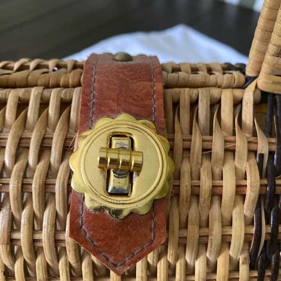 Vintage Woven WICKER BASKET BAG Box Purse w/ Woven Handle - Picture 3 of 13